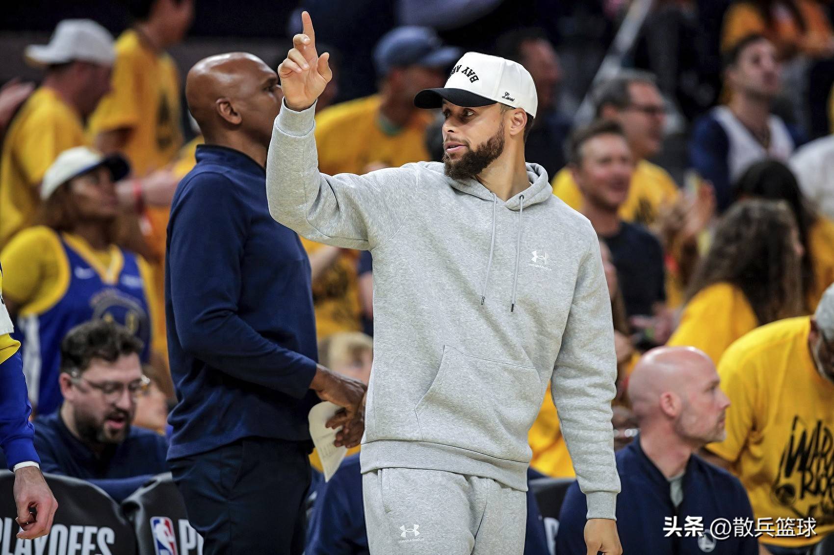 NBA总决赛：勇士4-2击败绿军，库里FMVP
