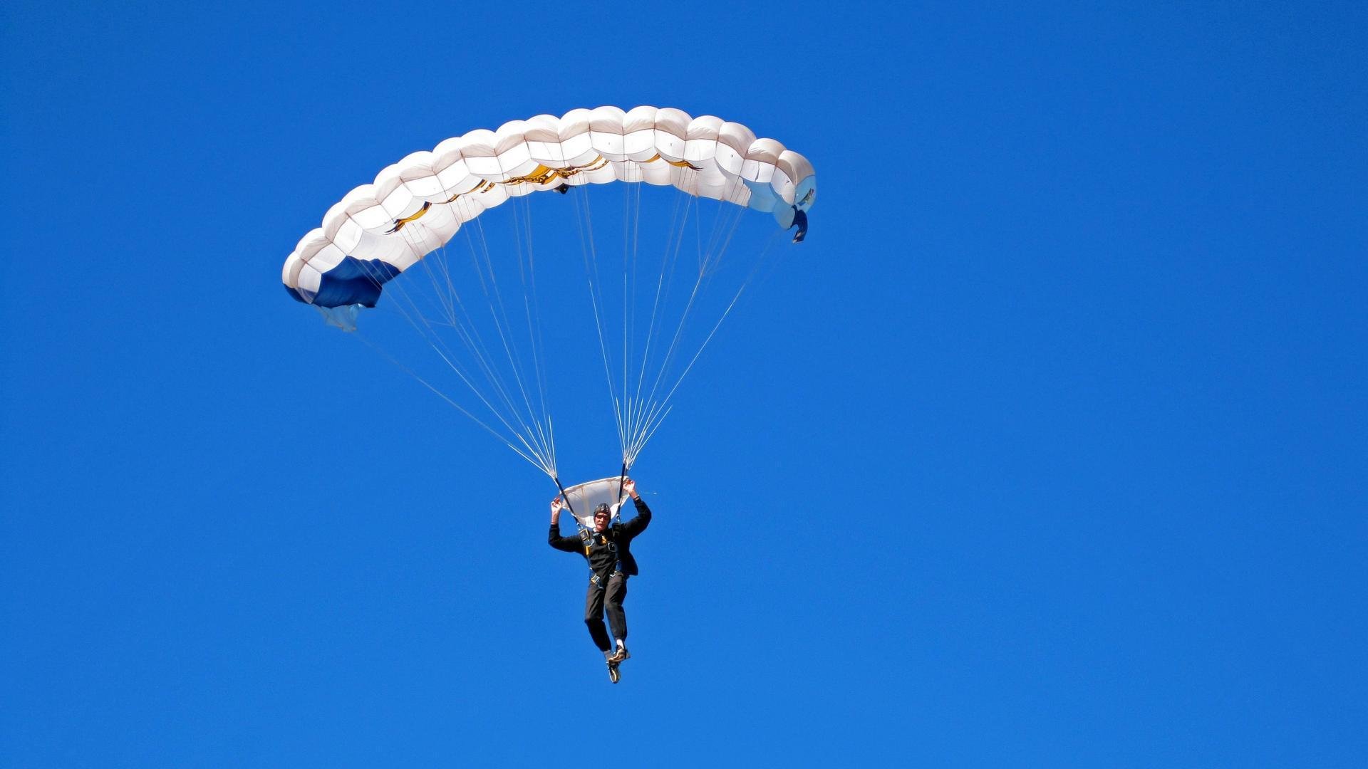 青少年篮球“青春飞扬”公益巡演走进湖北武汉，武汉青少年宫篮球